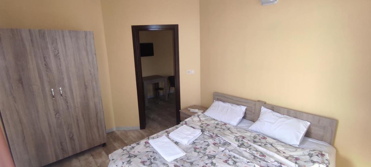 Femily Hotel In Batumi Mareti Str 2 Luaran gambar