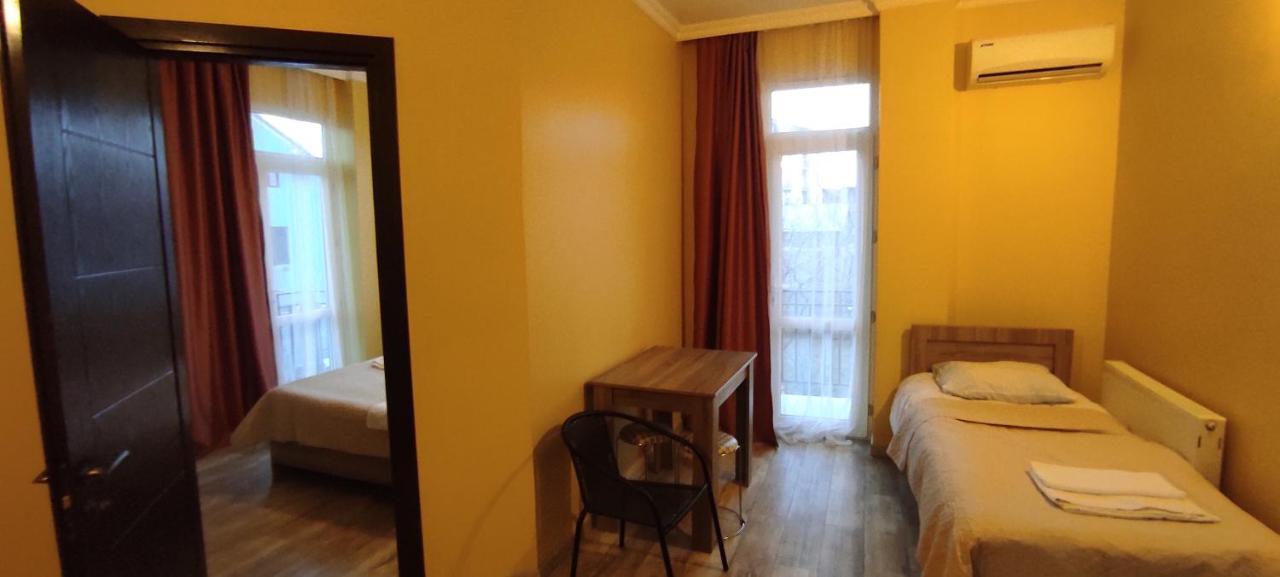 Femily Hotel In Batumi Mareti Str 2 Luaran gambar