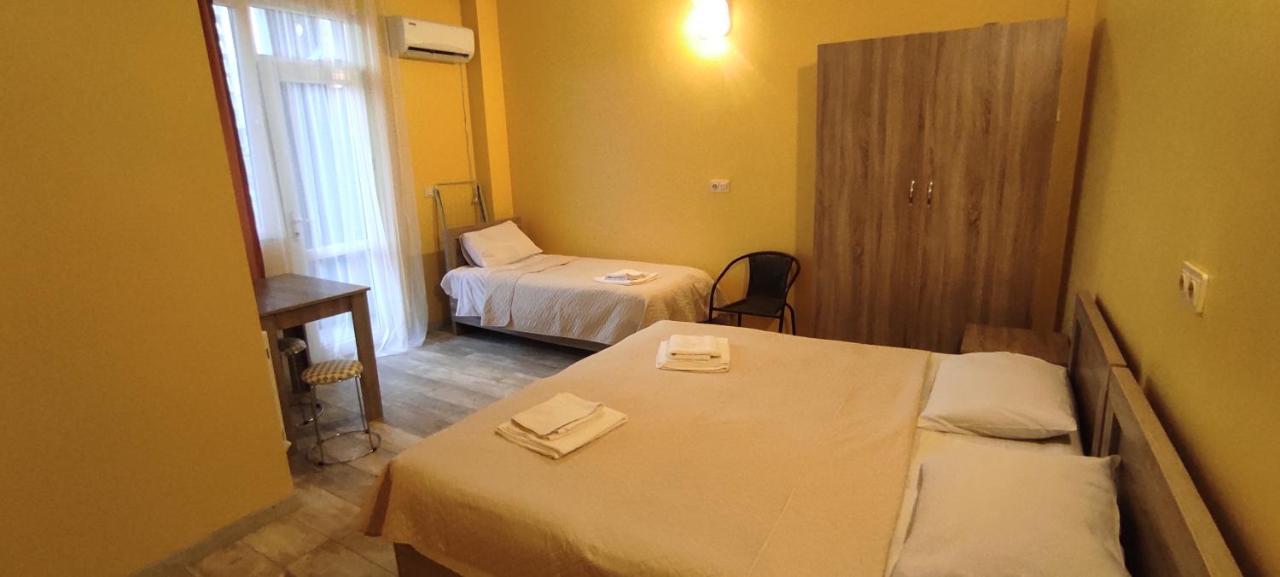 Femily Hotel In Batumi Mareti Str 2 Luaran gambar